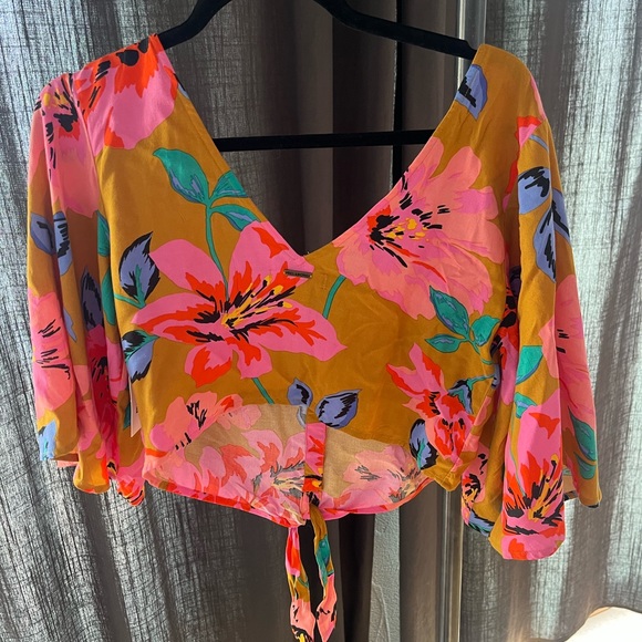 NWT floral billabong top - Picture 2 of 3